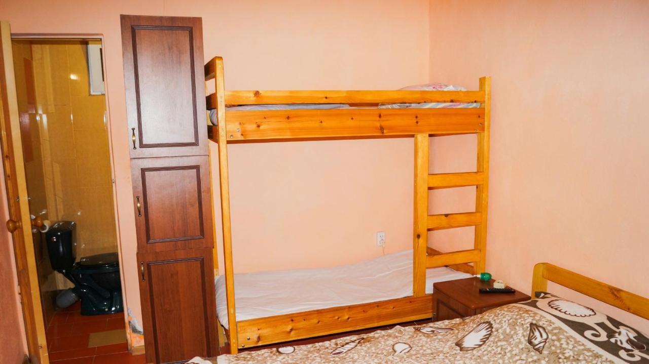 Гостевой Дом Ирина Hotel Sukhumi Luaran gambar