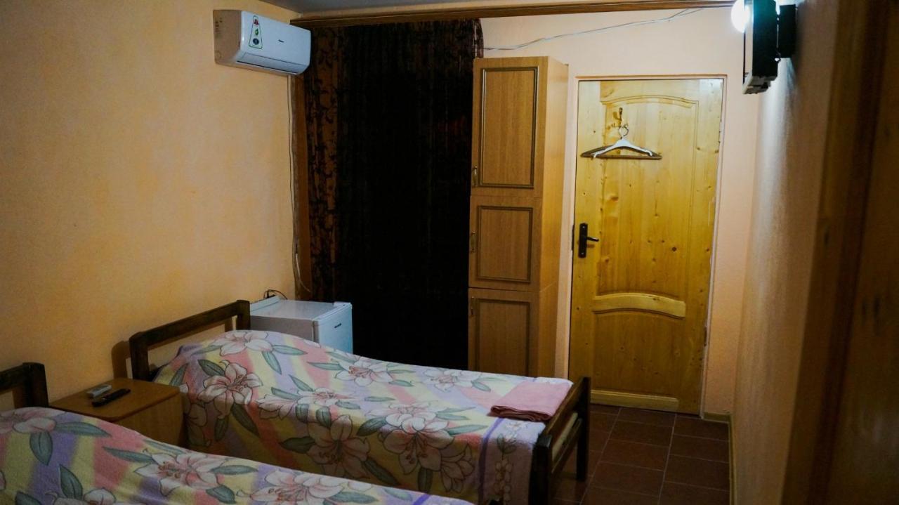 Гостевой Дом Ирина Hotel Sukhumi Luaran gambar